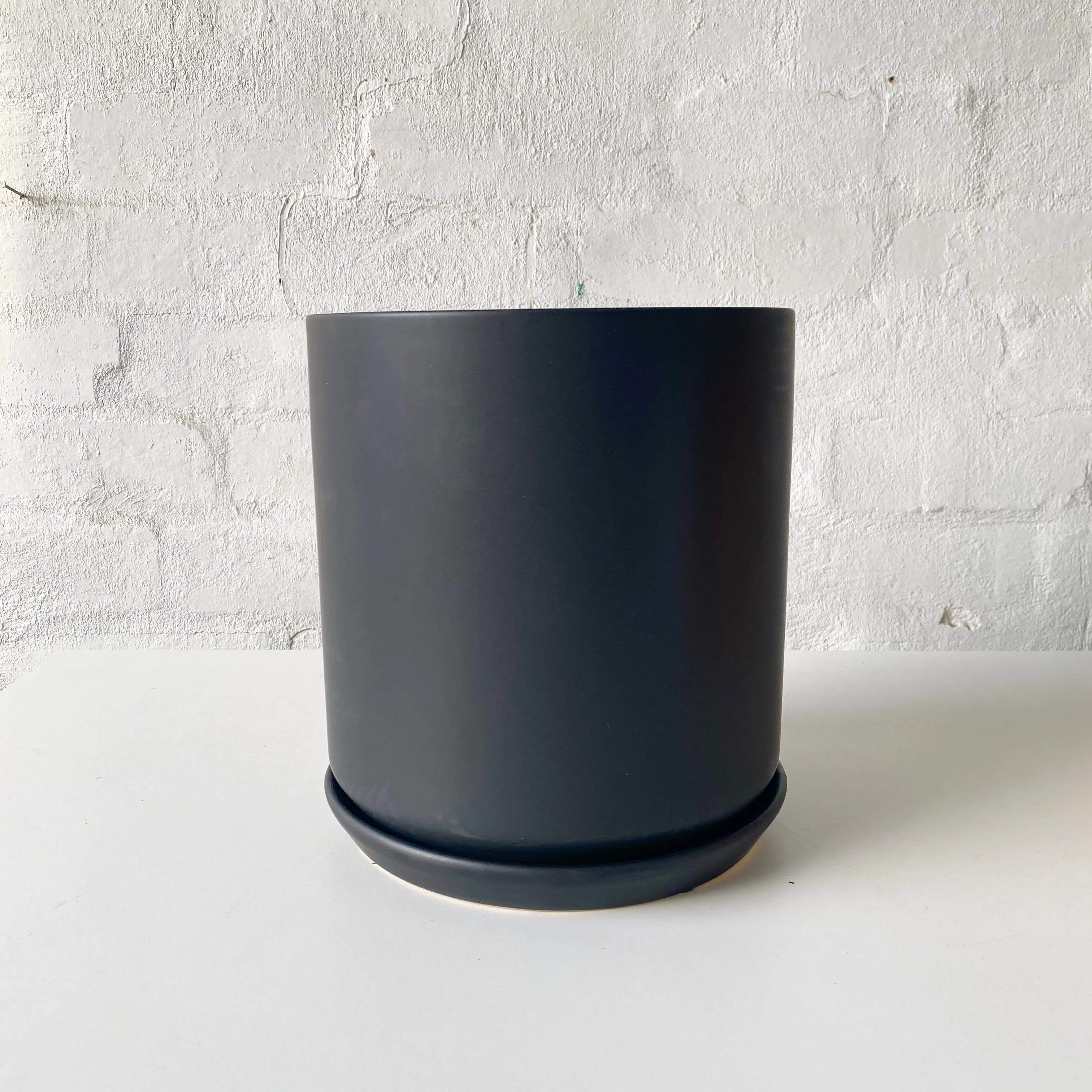 Ceramic Pot | Black | 22cm