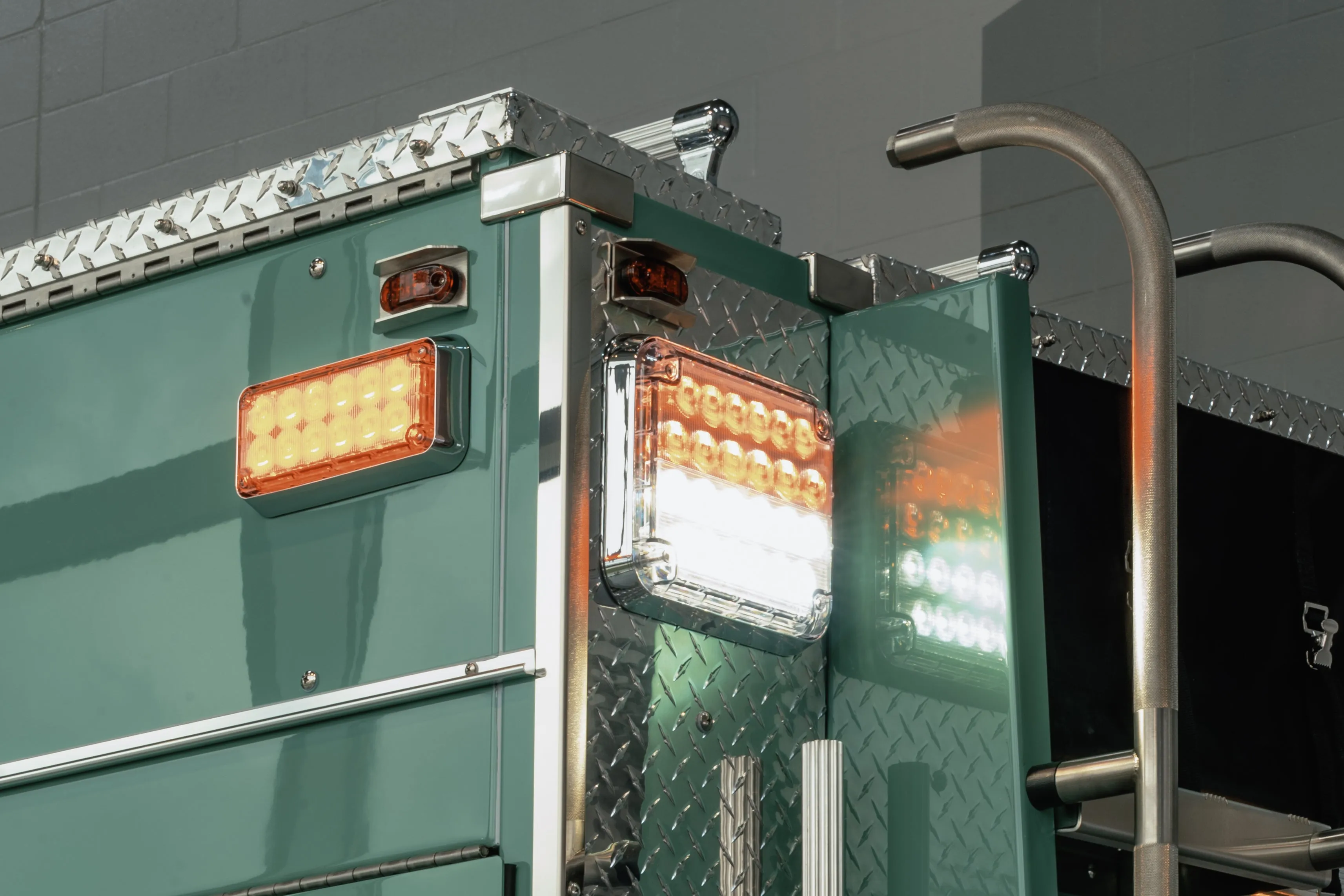 R79 Multi-Function (MFR) Warning & Scene Illumination LED Light